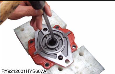 How-to-Disassembly-Pump-for-Kubota-U48-4-Excavator-8