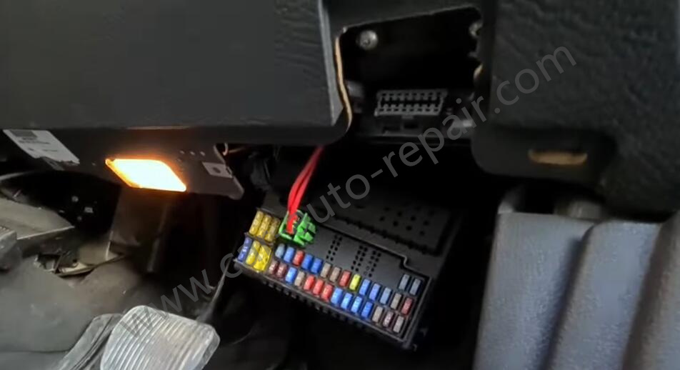 Volvo-XC90-New-Key-Programming-by-Autel-IM508-1