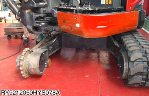 How-to-Remove-Travel-Motor-for-Kubota-U48-4-U55-4-Excavator-2