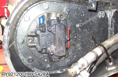 How-to-Remove-Travel-Motor-for-Kubota-U48-4-U55-4-Excavator-5