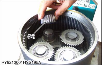 Kubota-U48-4-Excavator-Travel-Motor-Disassembly-Guide-17