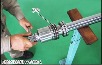 How-to-Disassembly-Cylinder-for-Kubota-U48-4-U55-4-Excavator-7