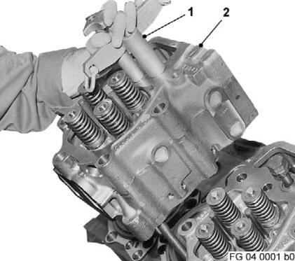 MTU 12-16V 4000 Engine Cylinder Head Removal & Installation Guide (9)