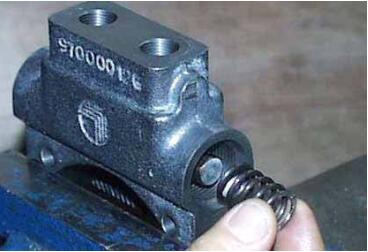 JLG X14J X19J Counterbalance Valve Disassembly Guide (4)