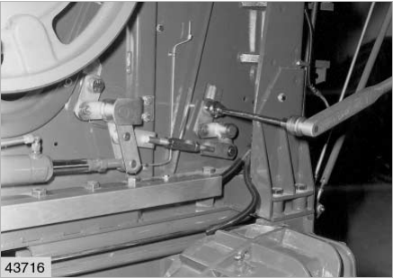 How to Install Preconcave for CLAAS Lexion 480 Combine (2)