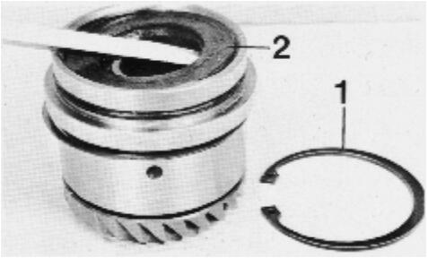 Remove-Disassemble-Upper-Gear-Housing-for-Volvo-Penta-280-Engine-20