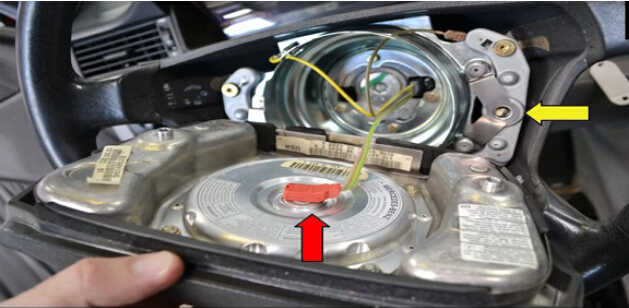 Benz W204 Steering Angle Sensor Removal (5)