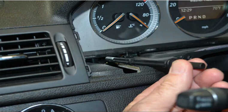 How to Remove Instrument Cluster for Mercedes Benz W204 (5)