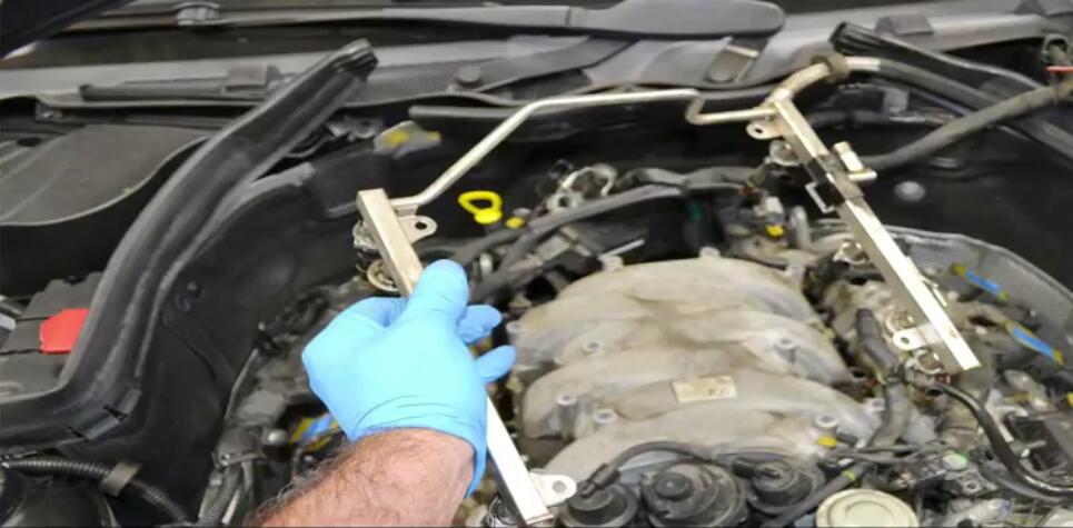 How to Remove Mercedes Benz Intake Manifold (18)