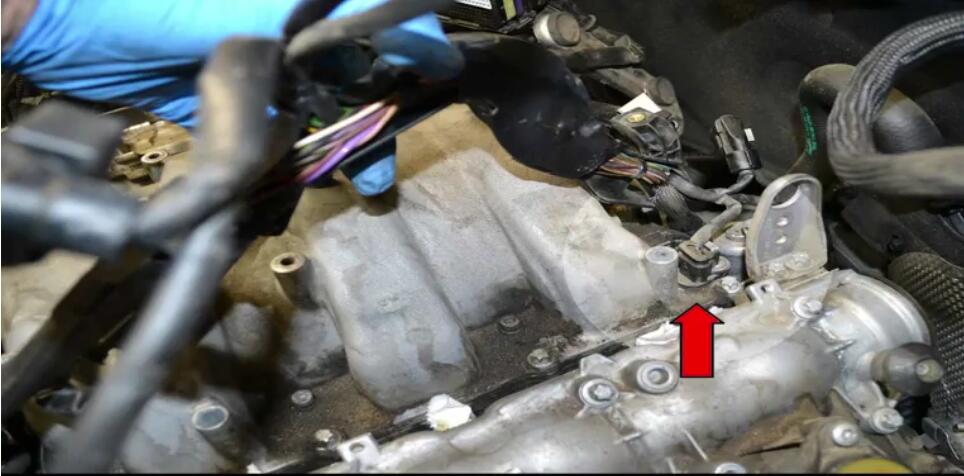 How to Remove Mercedes Benz Intake Manifold (22)