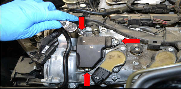 How to Replace Air Oil Separator for Mercedes Benz (3)