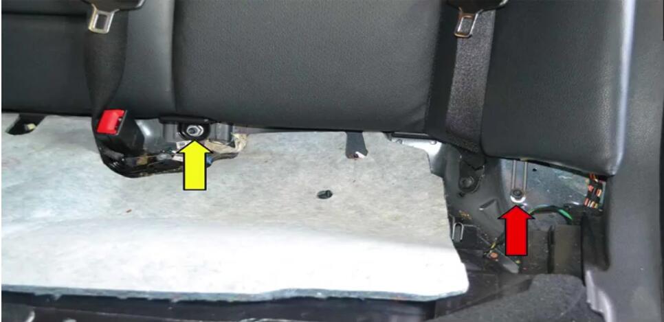 How to Replace Bench Seats for Benz W204 (10)