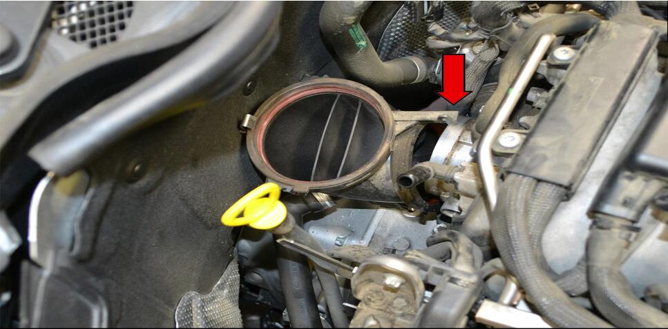 How to Replace Benz Breather Hose and Cover (3)