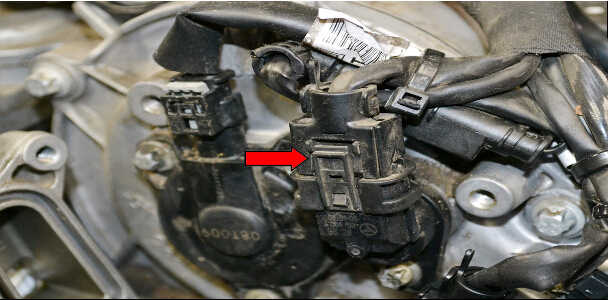 How to Replace Camshaft Position Sensor for Mercedes Benz (4)