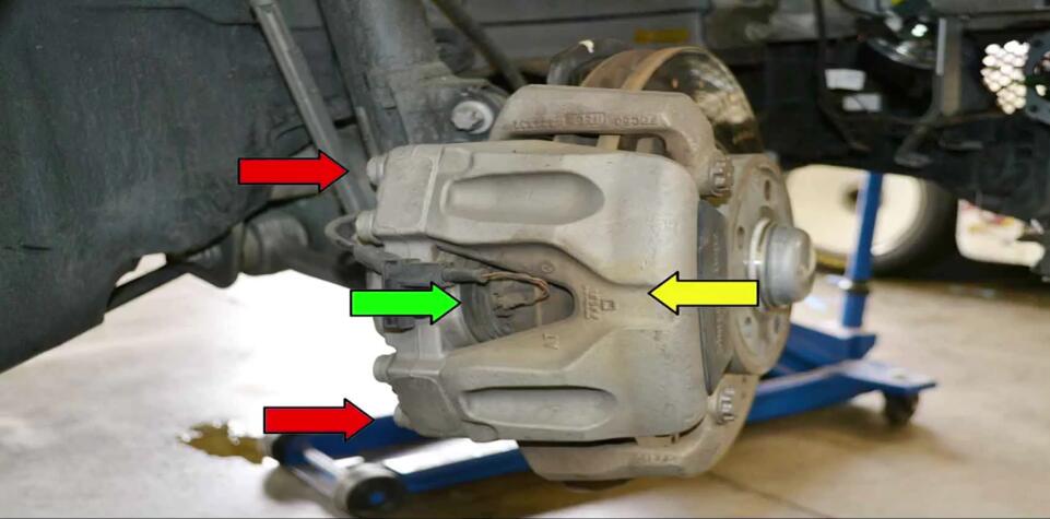 How to Replace Front Brake Pad for Mercedes Benz (1)