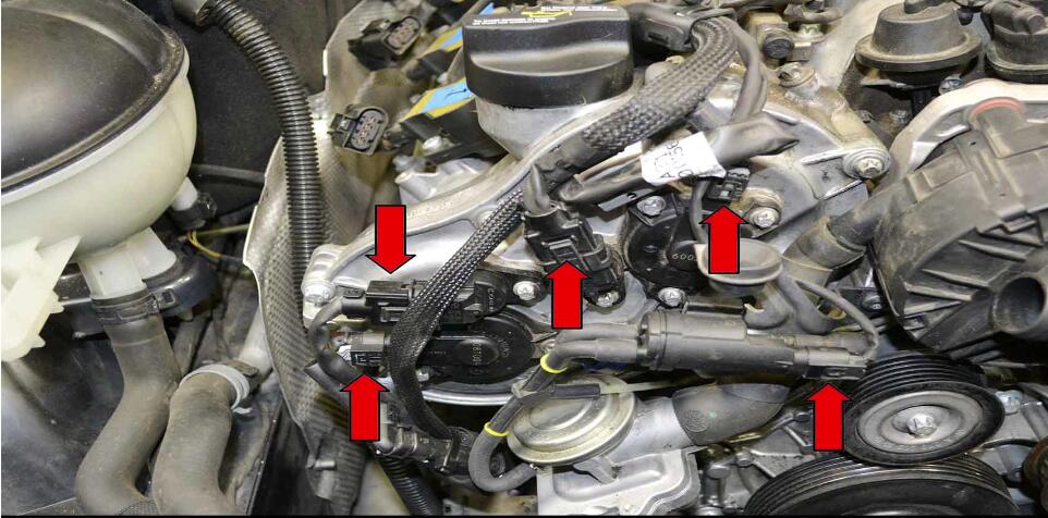 How to Replace Fuel Injector for Benz C350 (8)