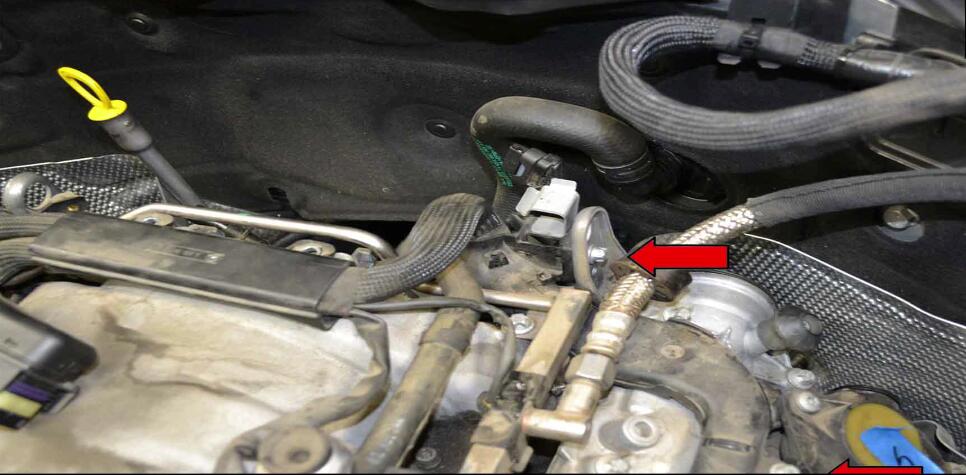 How to Replace Fuel Injector for Benz C350 (11)