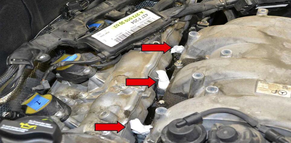 How to Replace Fuel Injector for Benz C350 (19)