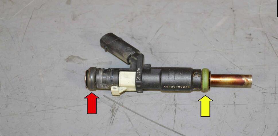How to Replace Fuel Injector for Benz C350 (22)
