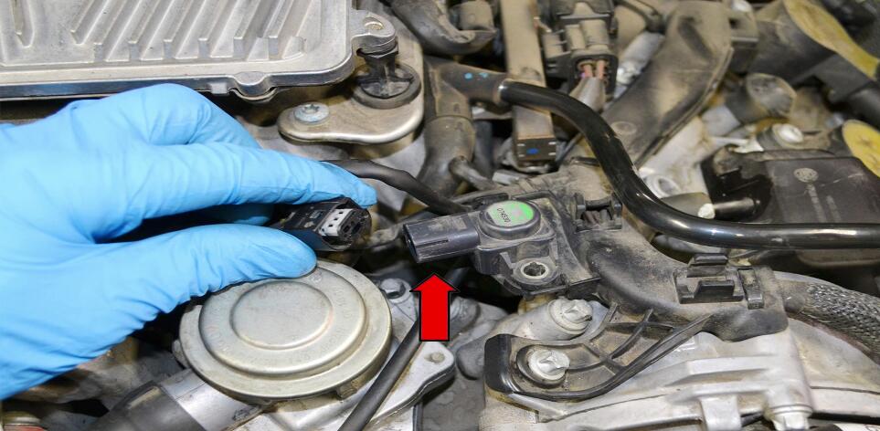 How to Replace MAP Sensor for Mercedes Benz (2)