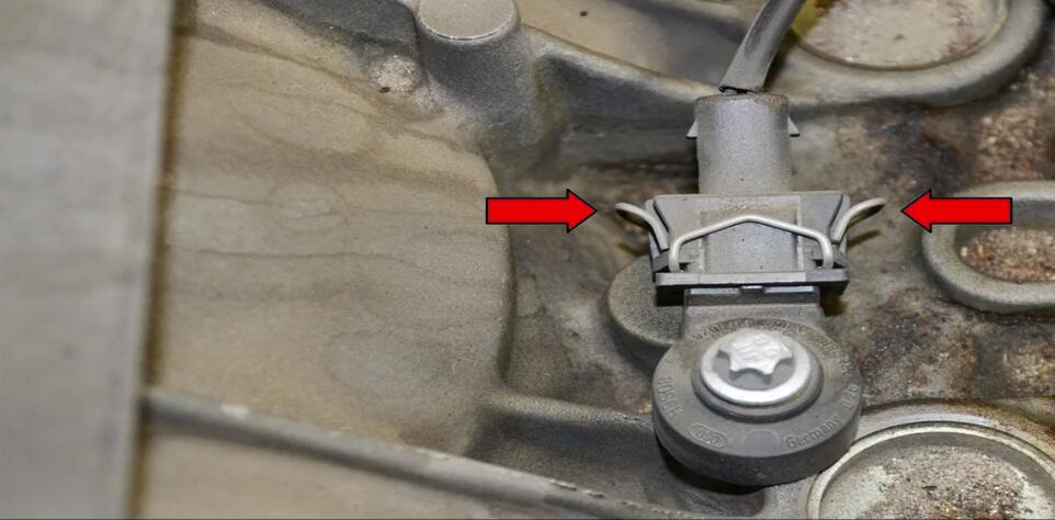 How to Replace Mercedes Benz Knock Sensor (2)