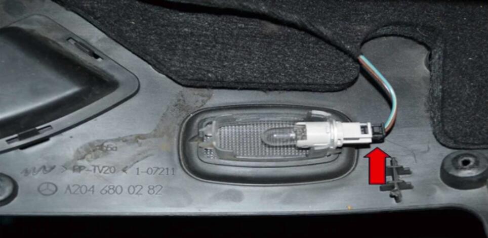 Mercedes Benz W204 Fottwell Temperature Sensor Replacement (5)