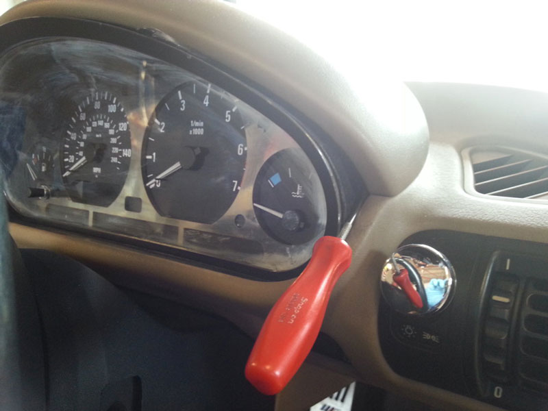 Remove and Disassemble Instrument Cluster for BMW Z3 (3)