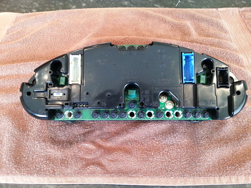 Remove and Disassemble Instrument Cluster for BMW Z3 (8)