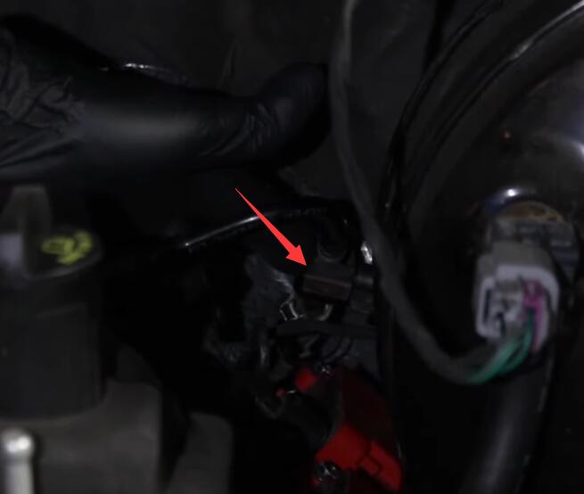 How-to-Diagnose-Engine-with-Code-P018C-on-Ram-1500-4th-Gen-GM-Truck-2
