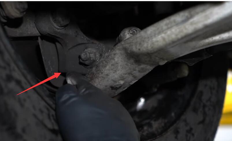 How-to-Diagnose-Front-and-Ball-Joints-When-Hear-Wheel-Clunking-Noise-3
