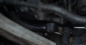 How to Diagnose Front and Ball Joints When Hear Wheel Clunking Noise