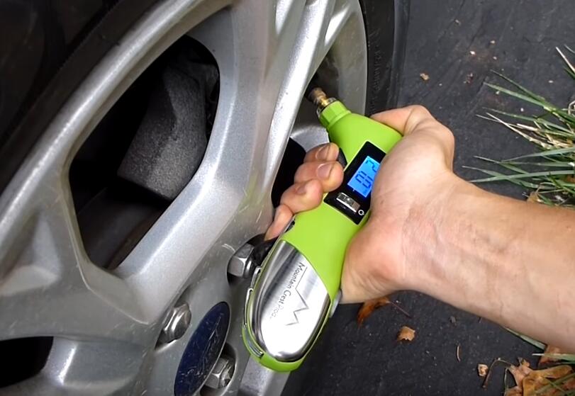 How-to-Reset-Low-Tire-Pressure-Light-on-Ford-Fiesta-5