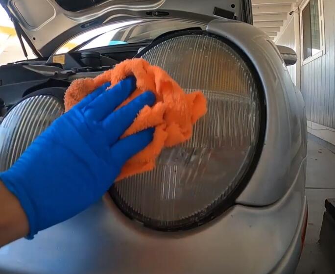 How-to-Restore-Headlights-Permanently-with-a-Simple-Process-on-Benz-1