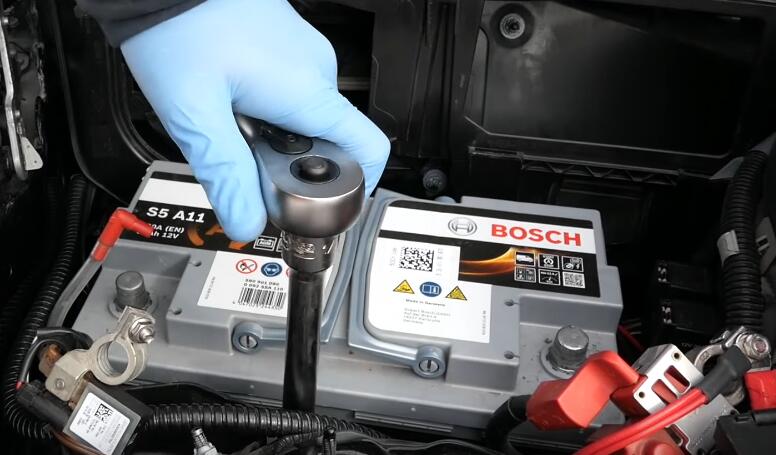 How-to-RemoveInstall-Battery-for-Mercedes-Benz-7