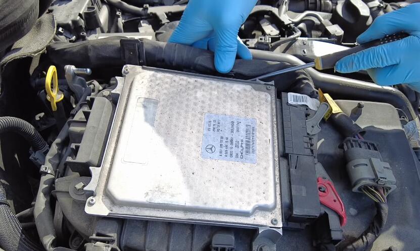 How-to-Replace-Engine-Air-Filter-for-Mercedes-Benz-E-class-W212-3