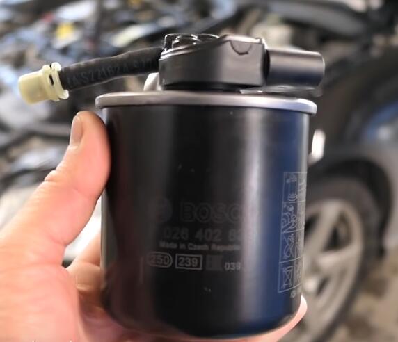 How-to-Replace-Engine-Fuel-Filter-for-Mercedes-W212-7