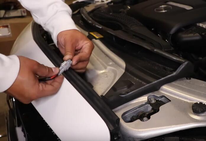 How-to-Upgrade-a-Lighted-Star-on-2015-Mercedes-C-Class-W205-3