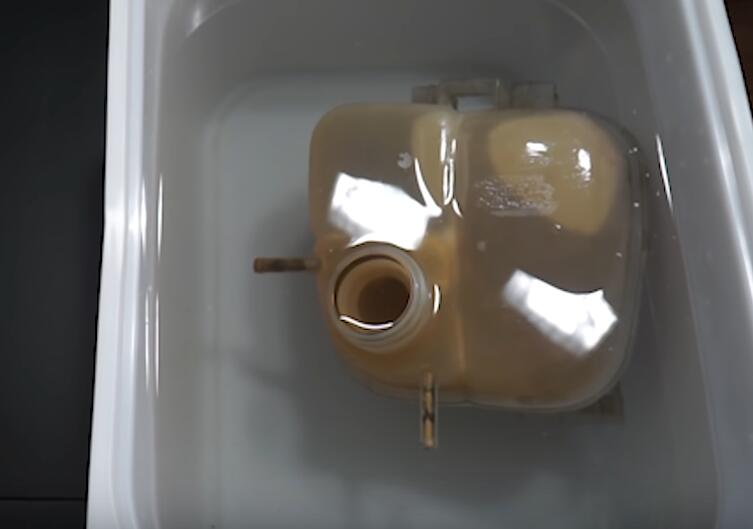 How-to-Clean-Restore-Coolant-Tank-3