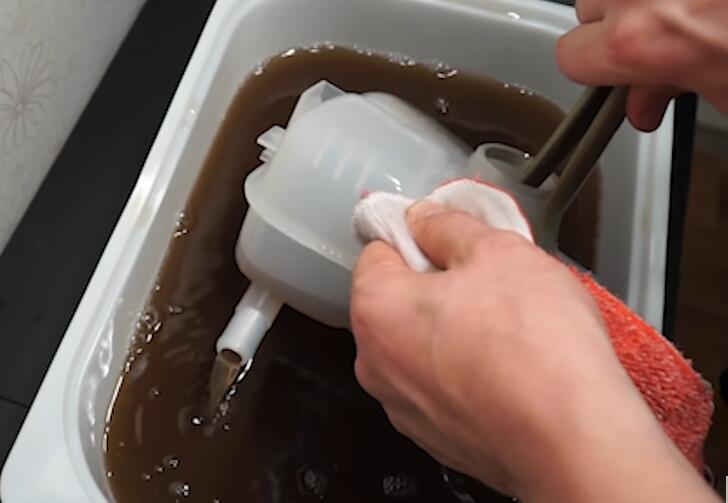 How-to-Clean-Restore-Coolant-Tank-4