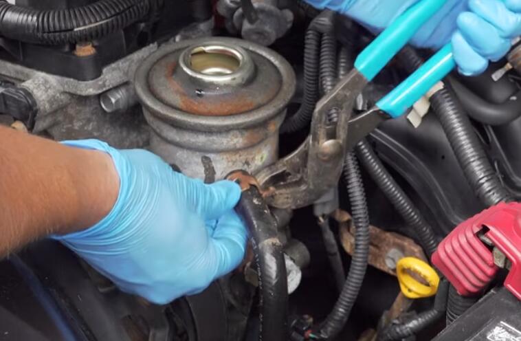 How-to-Change-Power-Steering-Fluid-in-5-Minutes-on-Toyota-15