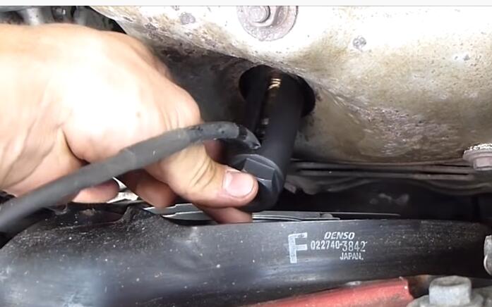 How-to-Check-and-Replace-an-Oxygen-Sensor-on-2003-Toyota-Rav4-4