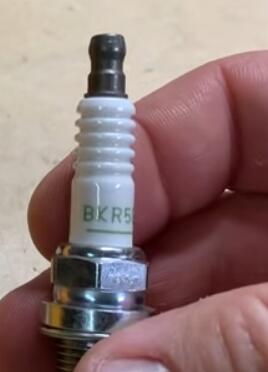 How-to-Quick-Test-a-Spark-Plug-for-Vehicle-2