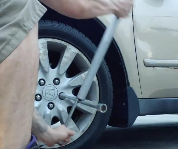 How-To-Paint-Brake-Calipers-without-Taking-Off-Any-Bolts-1