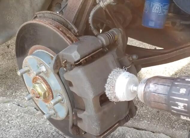 How-To-Paint-Brake-Calipers-without-Taking-Off-Any-Bolts-5