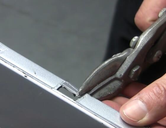 How-to-Repair-Broken-Straight-Flange-Slot-Tabs-on-Bumper-Cover-3