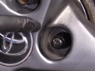 How-to-Remove-a-Locking-Lug-Nut-Without-the-Key-4