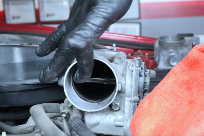How-To-Clean-Throttle-Body-on-4-runner-Toyotas-2005-5