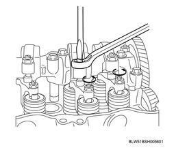 Hitachi-ISUZU-4HK1-Engine-Cylinder-Head-Assembly-Removal-Guide-30