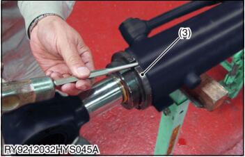 How-to-Disassembly-Cylinder-for-Kubota-U48-4-U55-4-Excavator-2