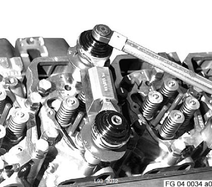 MTU 12-16V 4000 Engine Cylinder Head Removal & Installation Guide (11)